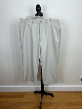 Haggar Clothing Classic Fit Cool 18 off white Khaki Dress pants with pockets